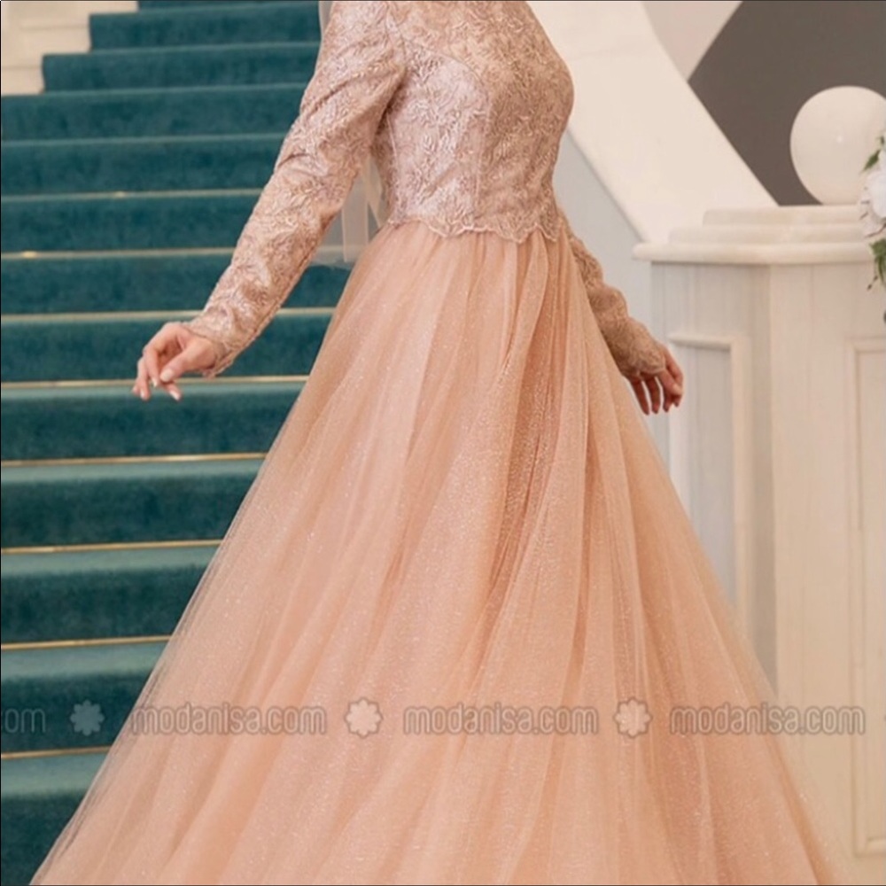 NWT beautiful pink gown prom dress